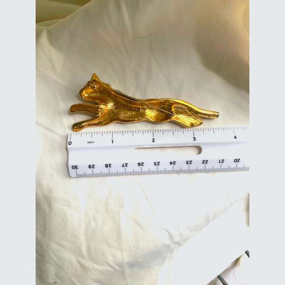 Vintage signed Trifari, leopard brooch, gold tone with black enamel, 4inch pin - Picture 3 of 12